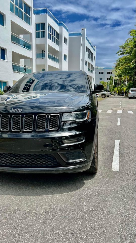 Vendo jeepeta Mercedes en República Dominicana