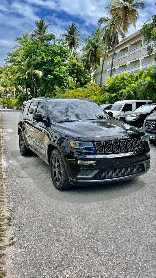 Vendo jeepeta Mercedes en República Dominicana