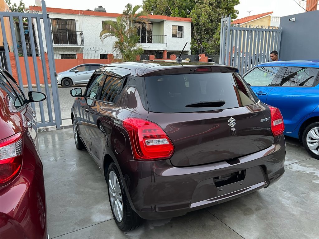 SUZUKI SWIFT 2018 FULL POWELL CÁMARA DE REVERSA RECIÉN IMPORTADO en República Dominicana
