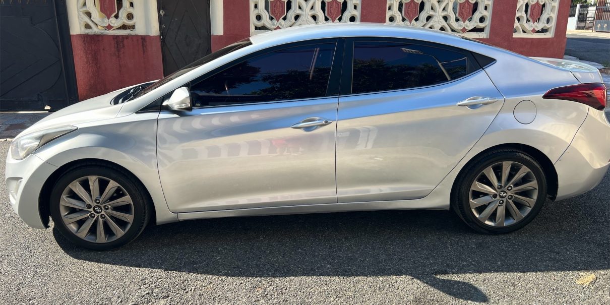 SE VENDE HYUNDAI AVANTE 2014 GLP FULL en República Dominicana