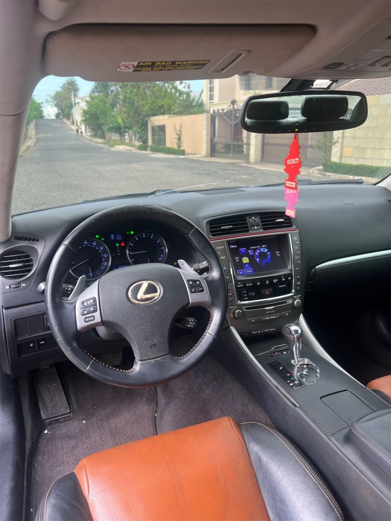 LEXUS IS250 2013 PACKAGE F SPORT en República Dominicana