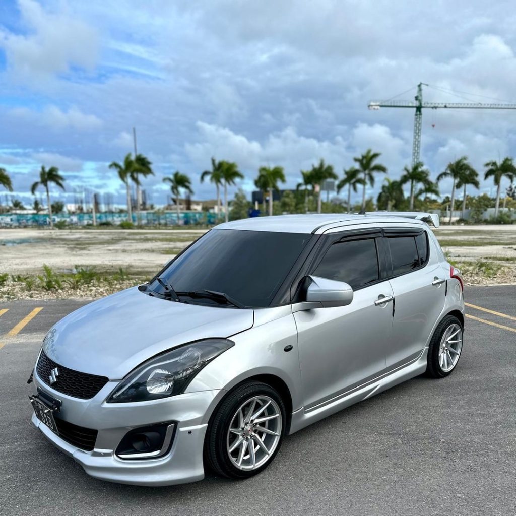 Nissan note 2016 3 Cilindro color blanco en República Dominicana