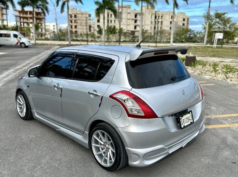 Nissan note 2016 3 Cilindro color blanco en República Dominicana
