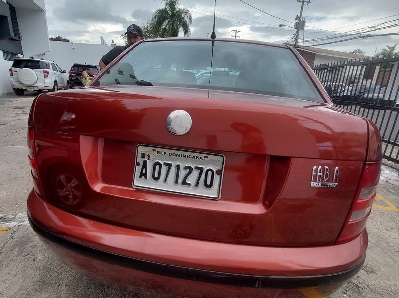Skoda Fabia Sedan Classico año 2002 en República Dominicana
