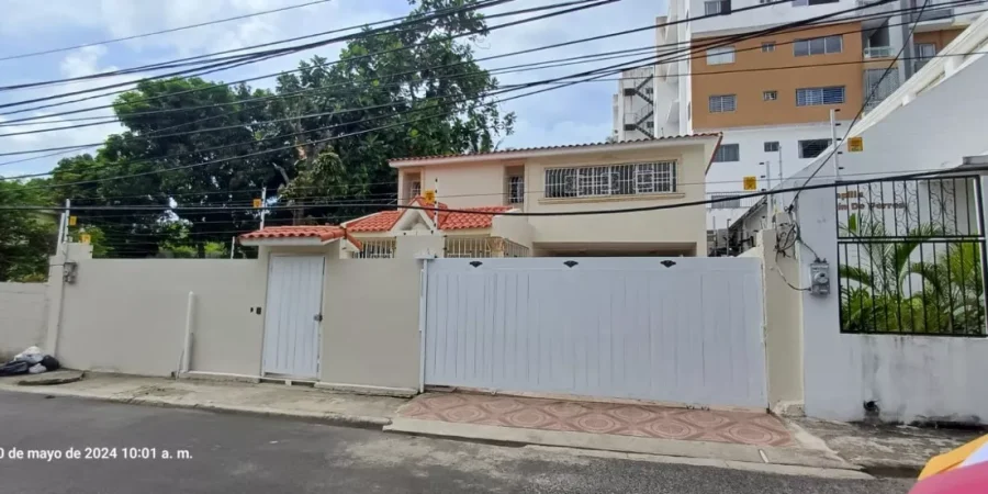 A126 Piantini .-250 Mts .-3 Hab .- Mas Estar Familiar, 3 Parking .-amueblado De Lujo. Torre Nueva. en República Dominicana