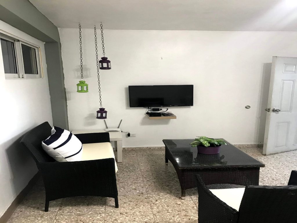 V15 .- Julieta Morales .-detrás Del Bravo .-3 Habitaciones .-220 Mts en República Dominicana